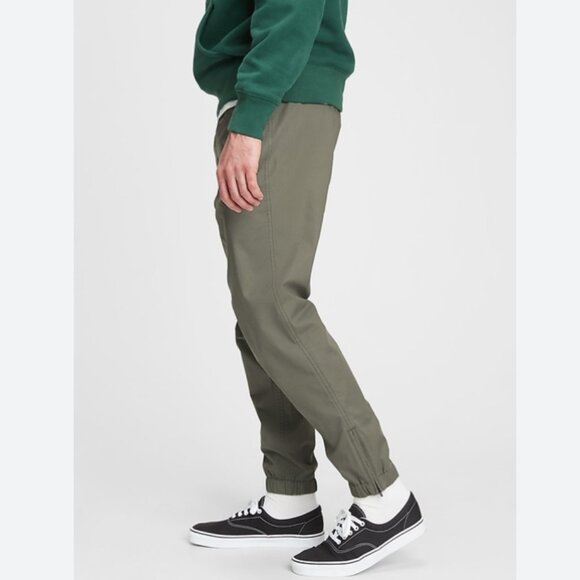 GAP Men's Organic Zip-Woven Joggers - Picture 2 of 8
